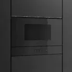Встраиваемая микроволновка Gaggenau в минималистичной кухне