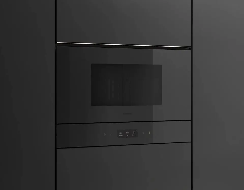 Встраиваемая микроволновка Gaggenau в минималистичной кухне