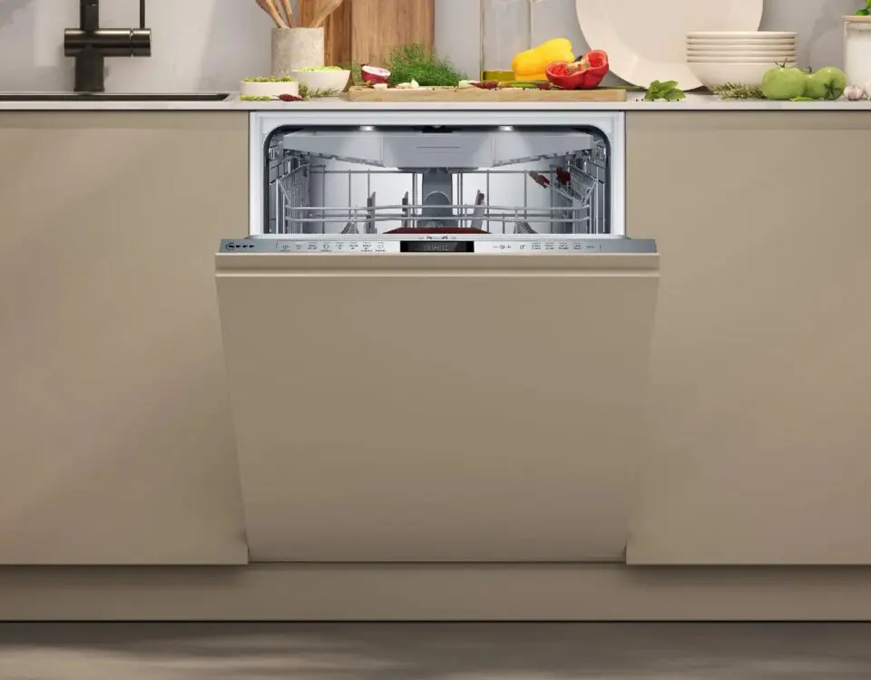 Встраиваемая посудомоечная машина Neff 60 см с цеолитовой сушкой в кухне
