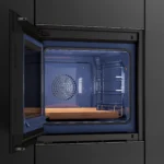 Встраиваемый духовой шкаф Gaggenau в минималистичной кухне
